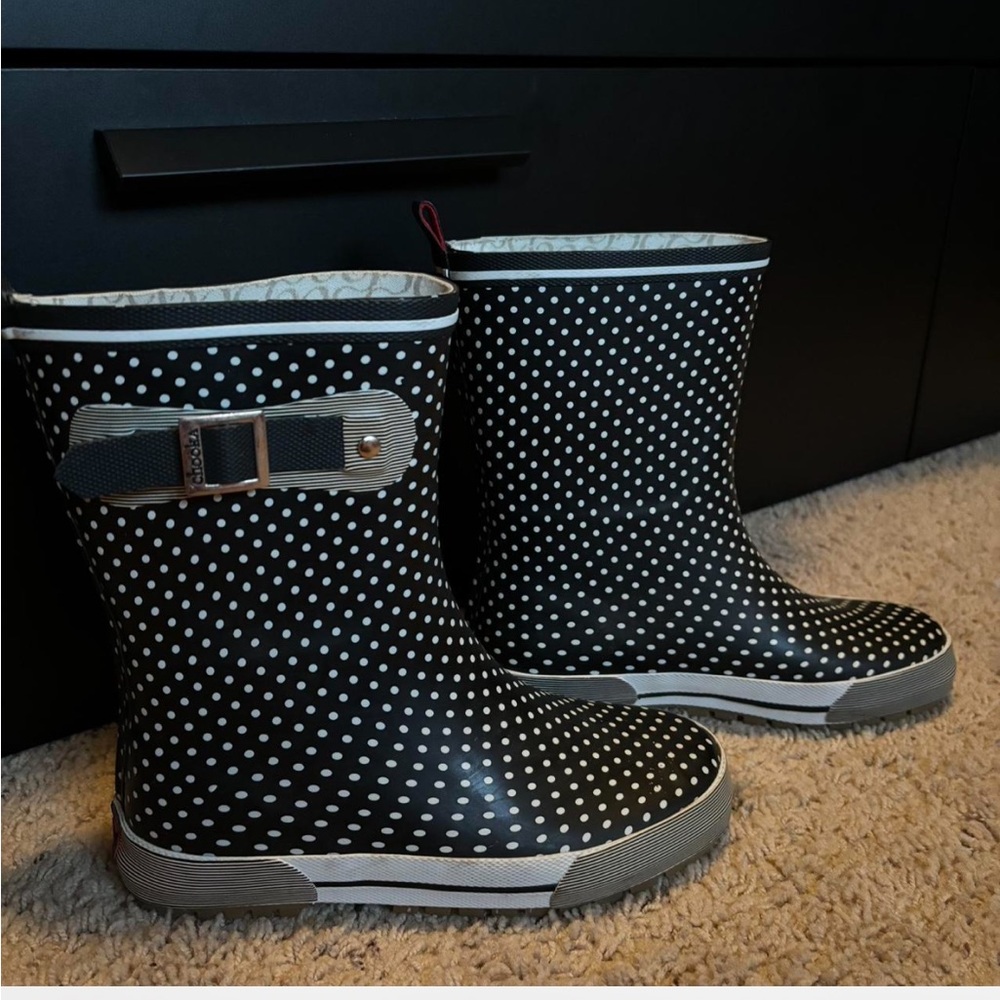 Size 7-8 women’s ankle rain boots